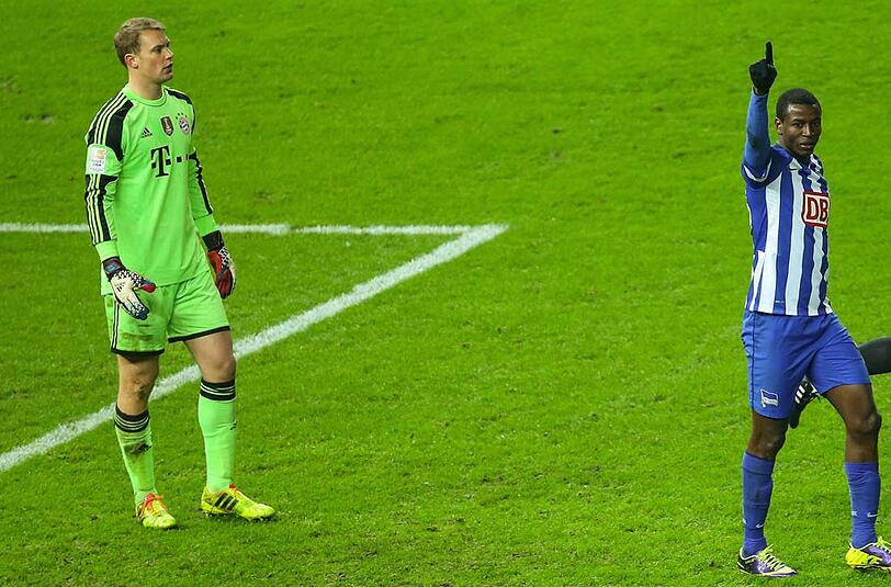 Manuel Neuer: Note 2. Meister des Frierens. Kaum gefordert, selten am Ball. Klasse: Sein Lupfer gegen Ramos nach Rückpass. Der zahlte es ihm per Elfer heim.