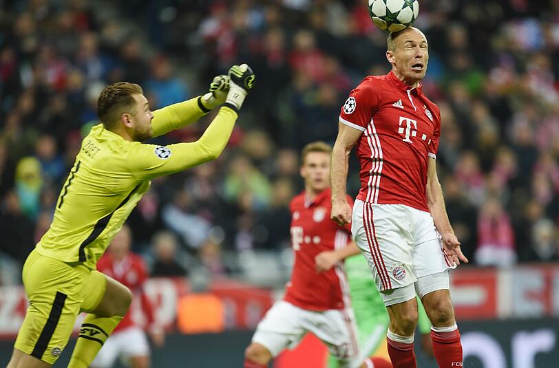 "Ich habe schnell geköpft und den Kopf dann schnell wieder eingezogen, weil der Torwart angeflogen kam", sagt Arjen Robben über sein Tor zum 4:1.