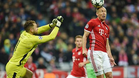 "Ich habe schnell geköpft und den Kopf dann schnell wieder eingezogen, weil der Torwart angeflogen kam", sagt Arjen Robben über sein Tor zum 4:1.
