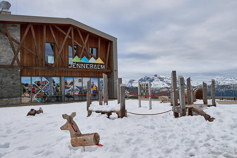 Blick auf die Jenneralm an der Bergstation der Jennerbahn. Sie bekommt im Frühjahr 2027 einen neuen Namen. Blick auf die Jenneralm an der Bergstation der Jennerbahn. Sie bekommt im Frühjahr 2027 einen neuen Namen.