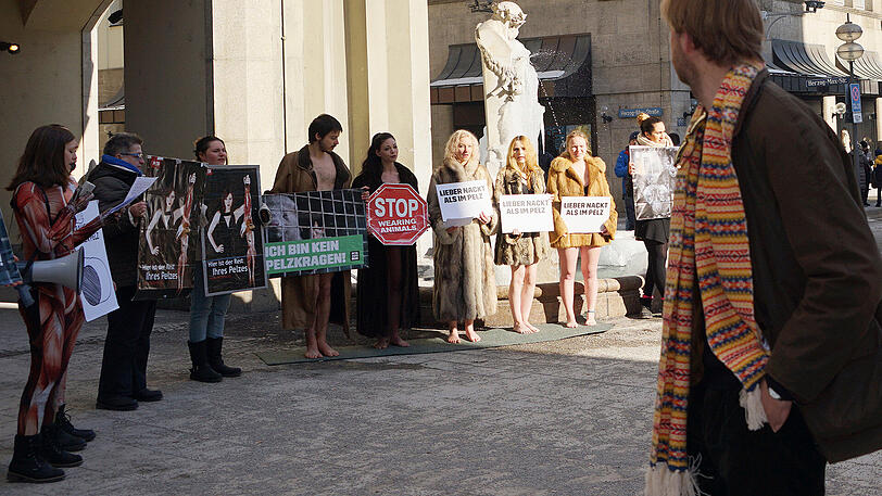 "Lieber nackt als im Pelz", mit diesem Slogan protestierte Peta gegen Pelzträger.