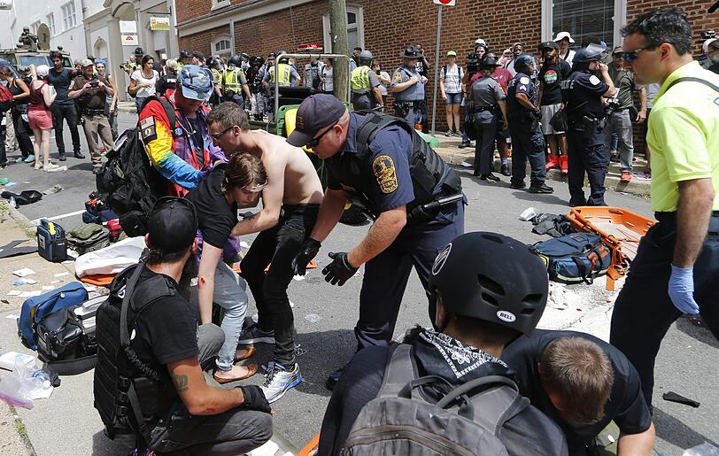 Gewalteskalation zwischen Rechten und Gegendemonstranten in den USA. Die Bilder.