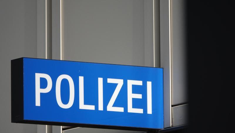 Das Schild eines Polizeireviers. Foto: Simon Sachseder/Archivbild Das Schild eines Polizeireviers. Foto: Simon Sachseder/Archivbild