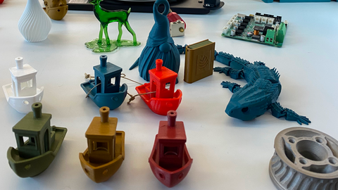 Gegenstände aus dem 3D-Drucker im Deutschen Museum. Bis zum Sonntag findet hier noch das Sonderprogramm zum 3D-Druck statt.