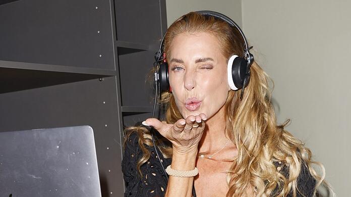 Sorgt als DJane für die Musik: Giulia Siegel bei der Eröffnung.