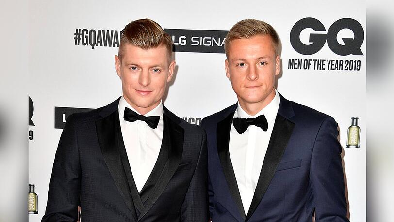 Toni (l.) und Felix Kroos führen seit 2020 gemeinsam durch den Podcast "Einfach mal Luppen". Toni (l.) und Felix Kroos führen seit 2020 gemeinsam durch den Podcast "Einfach mal Luppen".