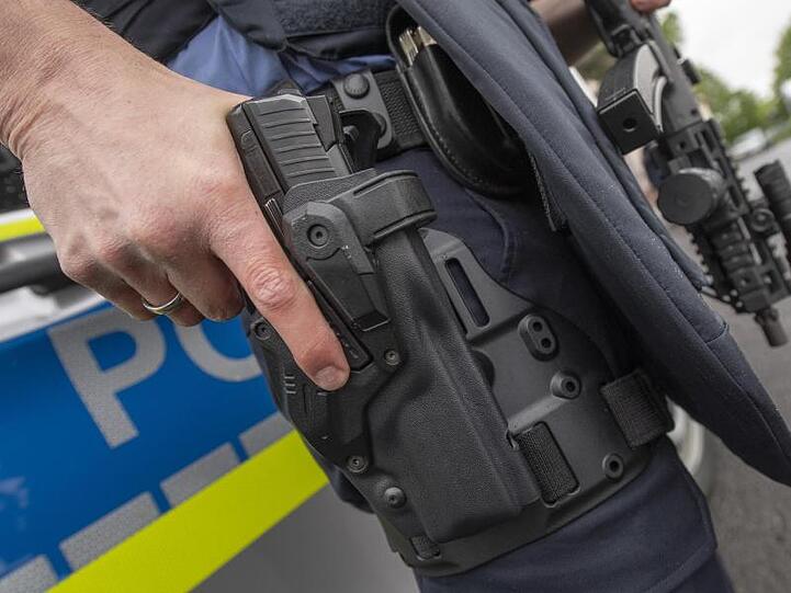 Ein Polizist bei einer Vorführung des Notinterventionsteams. Polizisten in Deutschland haben im vergangenen Jahr elf Menschen erschossen.