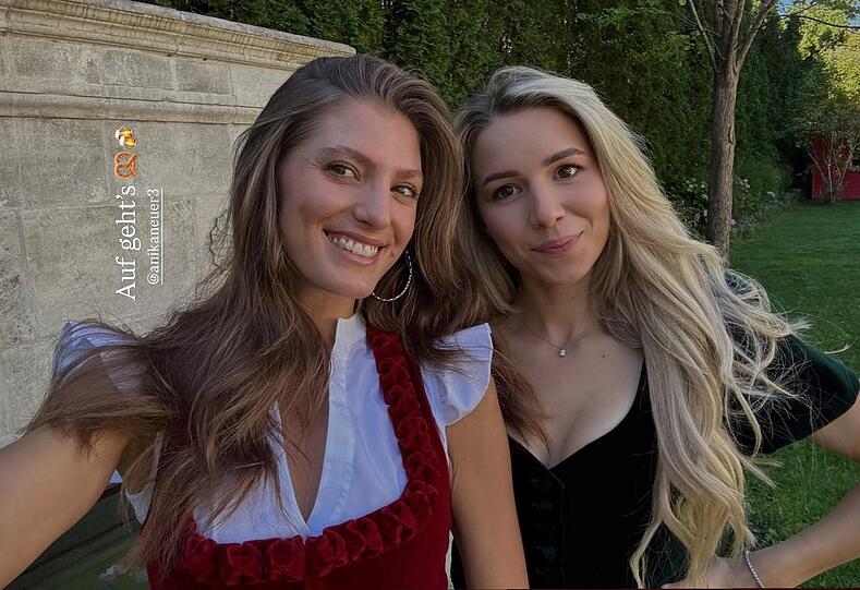 Spielerfrauen in Bestlaune: Sophia Schneiderhan und Annika Neuer unterwegs zur Wiesn.