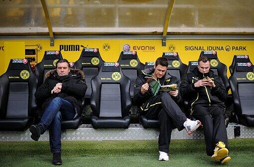 Bleibt bis 2019 in Dortmund: Sportdirektor Michael Zorc (l.), hier mit den Spielern Sebastian Kehl und Kevin Großkreutz.