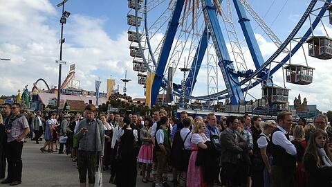Die Oide Wiesn ist in diesem Jahr ein besonders beliebter Treff &ndash; und das tut der Atmosphäre des ganzen Festes gut.