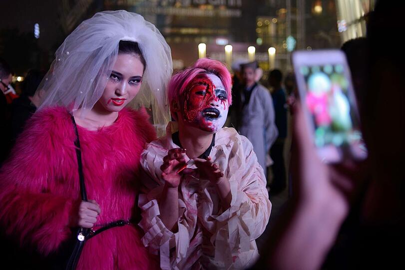 Weltweit feierten die Menschen Halloween. Wir zeigen die Gruseligsten Bilder!