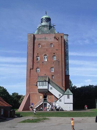 Der markante Backsein-Leuchtturm ist eine Sehenswürdigkeit der Watt-Inseln Neuwerk.
