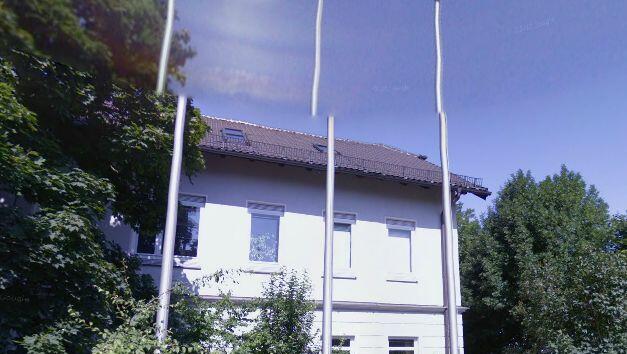 Die Grundschule am Lehrer-Götz-Weg 21. Die Grundschule am Lehrer-Götz-Weg 21.