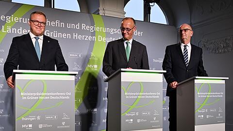 Treffen der ostdeutschen Ministerpräsidenten mit Bundeskanzler Friedrich Merz (CDU)
