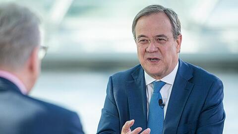 CDU-Chef Armin Laschet verteidigt das Verhalten der Thüringer CDU-Abgeordneten.
