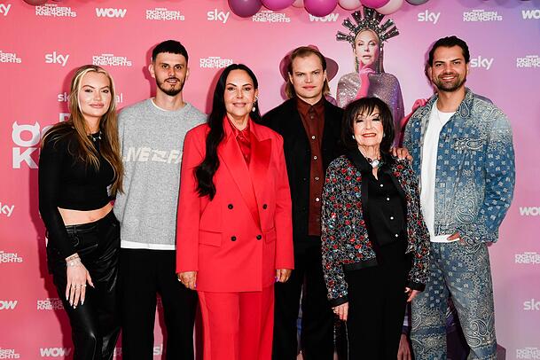 Cheyenne Ochsenknecht, ihr Partner Nino, Mutter Natascha Ochsenknecht, Wilson Gonzalez Ochsenknecht, Oma B&auml;rbel Wierichs und Jimi Blue Ochsenknecht im M&auml;rz 2025.