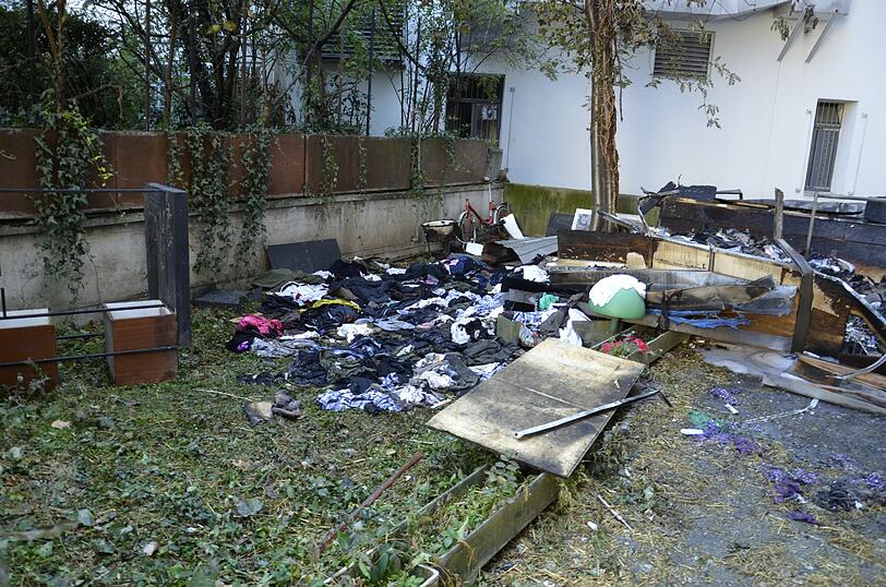 Schwabing am Tag nach der Bombensprengung: Die Spuren der Detonation sind deutlich zu erkennen, teilweise hat sie schwere Schäden verursacht. Derzeit werden die Schäden an den Gebäuden der Umgebung erfasst.