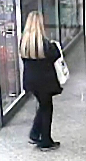 Diese blonde Frau sucht die Polizei im Zusammenhang mit dem Mor in Rottach.