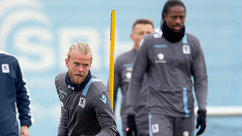 Christian Gytkjaer und Abdoulaye Ba - zwei von vier Löwen, die am Donnerstag wieder mitmischen konnten.