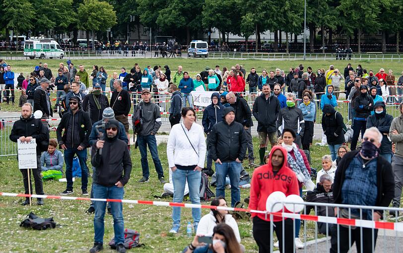 Rund 700 Demonstranten fanden sich am Samstag auf der Münchner Theresienwiese ein.