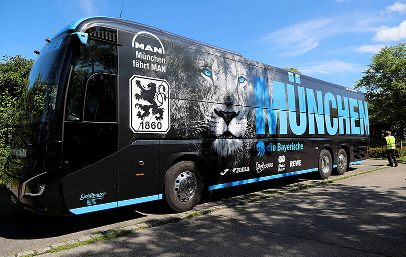 Der Mannschaftsbus des TSV 1860 in der Saison 2025/26.