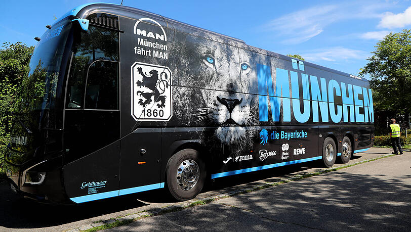 Der Mannschaftsbus des TSV 1860 in der Saison 2025/26.