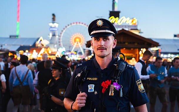 Matthias Rosenthal (35) schätzt den Teamgeist am Wiesn-Dienst. Matthias Rosenthal (35) schätzt den Teamgeist am Wiesn-Dienst.