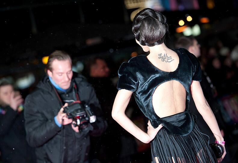 Micaela Schäfer mit Tattoo.