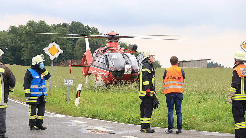 Bei dem schweren Unfall mit einem Golf wurde der Sprinter in mehrere Teile gerissen.