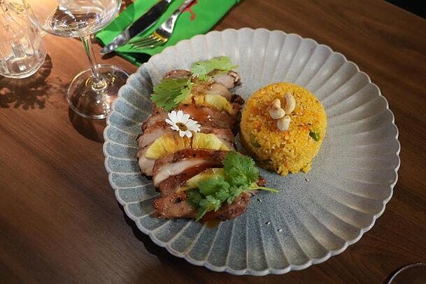Das süß-säuerliche Huli Huli Chicken ist besonders beliebt. Das süß-säuerliche Huli Huli Chicken ist besonders beliebt.