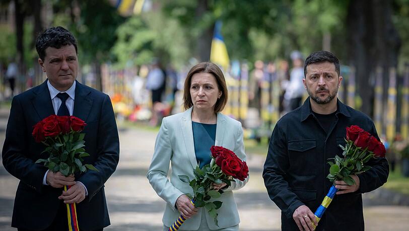 Staats- und Regierungschefs aus Südosteuropa legten in Odessa Blumen für gefallene ukrainische Soldaten nieder.