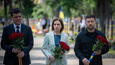 Staats- und Regierungschefs aus Südosteuropa legten in Odessa Blumen für gefallene ukrainische Soldaten nieder.