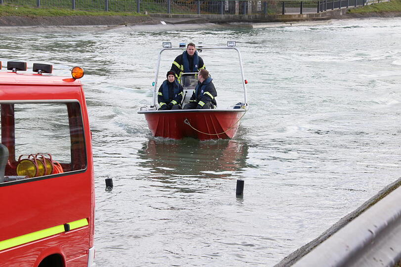 Wildsau-Suche am Innkanal. Die Bilder vom Einsatz.