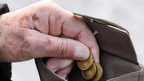 Der Anteil der von Armut bedrohten Rentner könnte bis 2039 auf 21,6 Prozent wachsen.