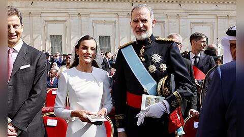 Königin Letizia und König Felipe von Spanien bei der Amtseinführung von Papst Leo XIV.