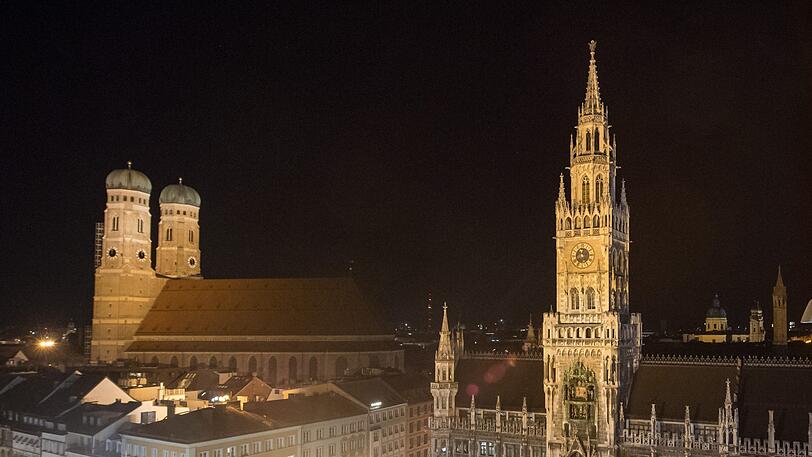 Die Frauenkirche und das Rathaus werden am Dienstagabend Teil einer Lichtinstallation.