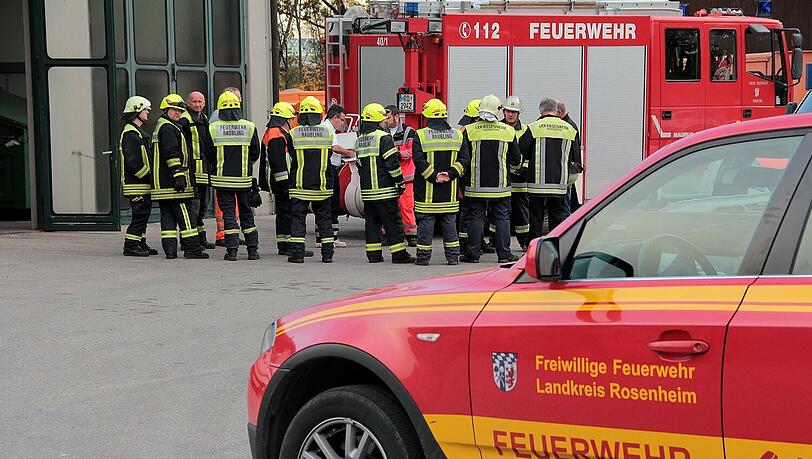 Auf einem Wertstoffhof in Raubling stürzte ein Mann in eine Müllpresse und stirbt. Auf einem Wertstoffhof in Raubling stürzte ein Mann in eine Müllpresse und stirbt.