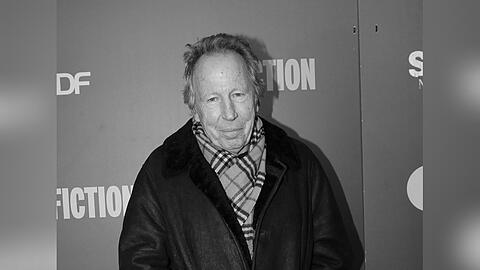 Trauer um Hartmut Becker (1938-2022): Der Schauspieler ist am 22. Januar nach langer Krankheit gestorben. Er wurde 83 Jahre alt.