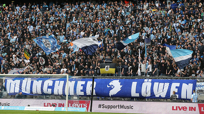 Die Löwen-Ultras wollen den TSV 1860 im Auswärtsspiel beim 1. FC Magdeburg unterstützen. (Archivbild)