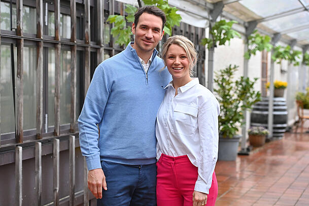 Felix Neureuther mit Ehefrau Miriam. Das Paar hat zusammen vier Kinder. Felix Neureuther mit Ehefrau Miriam. Das Paar hat zusammen vier Kinder.