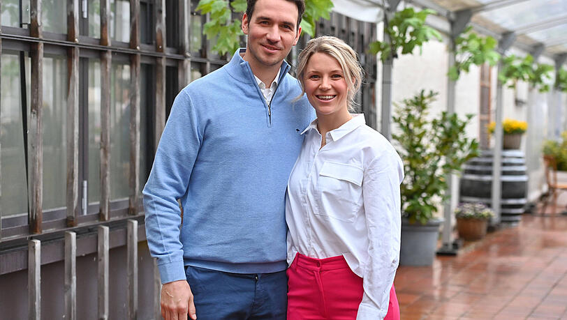Felix Neureuther mit Ehefrau Miriam. Das Paar hat zusammen vier Kinder. Felix Neureuther mit Ehefrau Miriam. Das Paar hat zusammen vier Kinder.