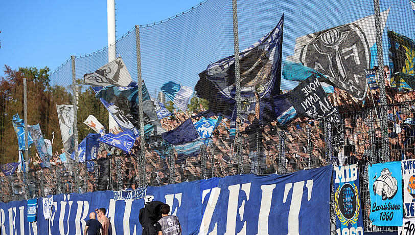 Stimmten bereits Schlachtrufe gegen den FC Bayern an: Die Fans des TSV 1860.