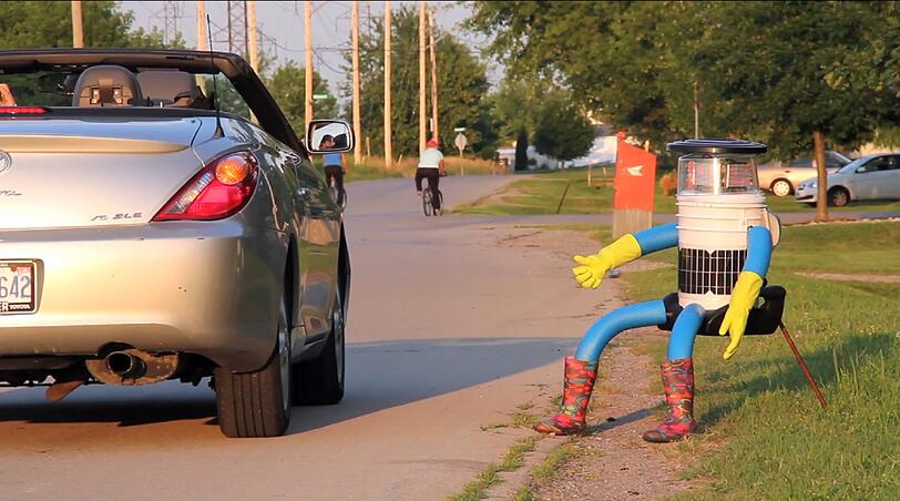 Der reiselustige Roboter &bdquo;hitchBOT&ldquo;.