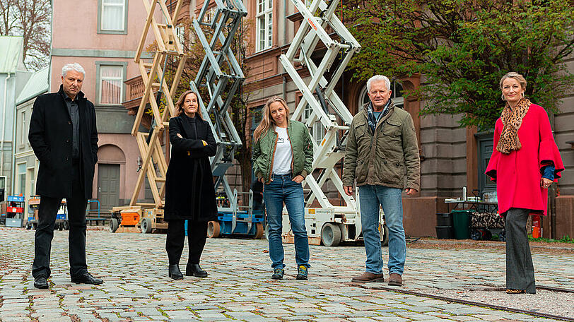 Drehstart zum "Tatort: Kehraus": Monika Gruber (v.r.), Miroslav Nemec, Nina Proll, Regisseurin Christine Hartmann und Udo Wachtveitl.
