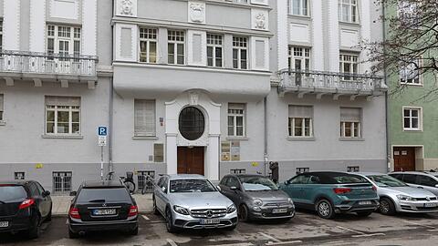Ort der Verlegung: Der Eingang zum Wohnhaus in der Tengstraße 27 in Schwabing.