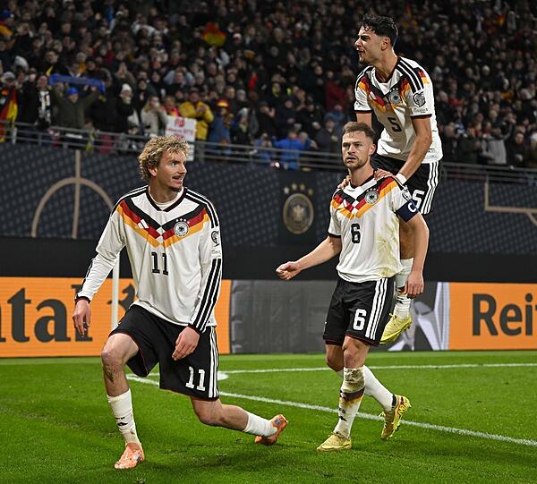 Fit für die Bundesliga: Pavlovic (oben) und Kimmich.