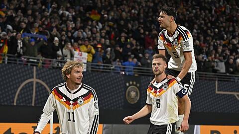 Fit für die Bundesliga: Pavlovic (oben) und Kimmich.