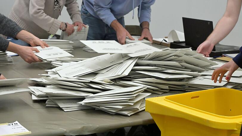 Ein Kopf-an-Kopf-Rennen gibt es zwischen Schwarz und Grün im Landkreis Landsberg am Lech. (Symboldbild) Ein Kopf-an-Kopf-Rennen gibt es zwischen Schwarz und Grün im Landkreis Landsberg am Lech. (Symboldbild)