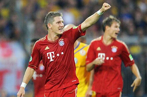 BASTIAN SCHWEINSTEIGER: Der Takt- und Rhythmusgeber im Mittelfeld bemühte sich um Ordnung, verwandelte seinen Elfer abgezockt. Note 3