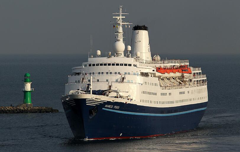 Beim Versuch, die "Marco Polo" einzuholen, wäre eine 65-Jährige beinahe ertrunken. Fischer hörten die Hilferufe der Frau gut 500 Meter vor der Küste.